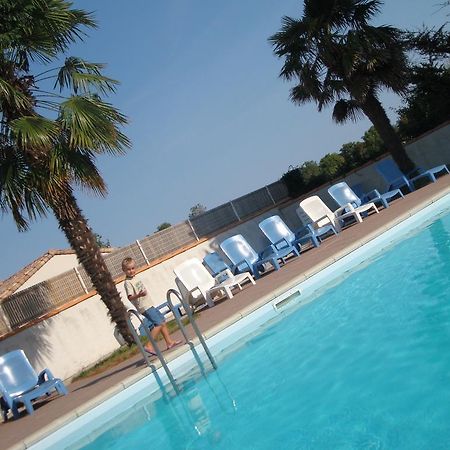 Le Clos Fleuri Hotel Medis Exterior photo