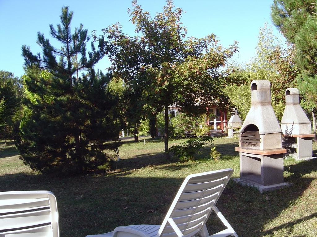 Le Clos Fleuri Hotel Medis Room photo