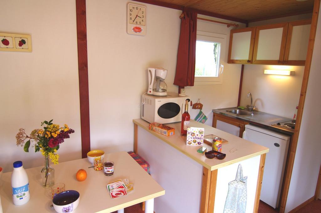Le Clos Fleuri Hotel Medis Room photo