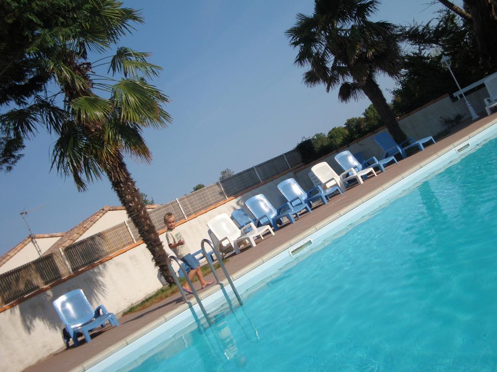 Le Clos Fleuri Hotel Medis Exterior photo