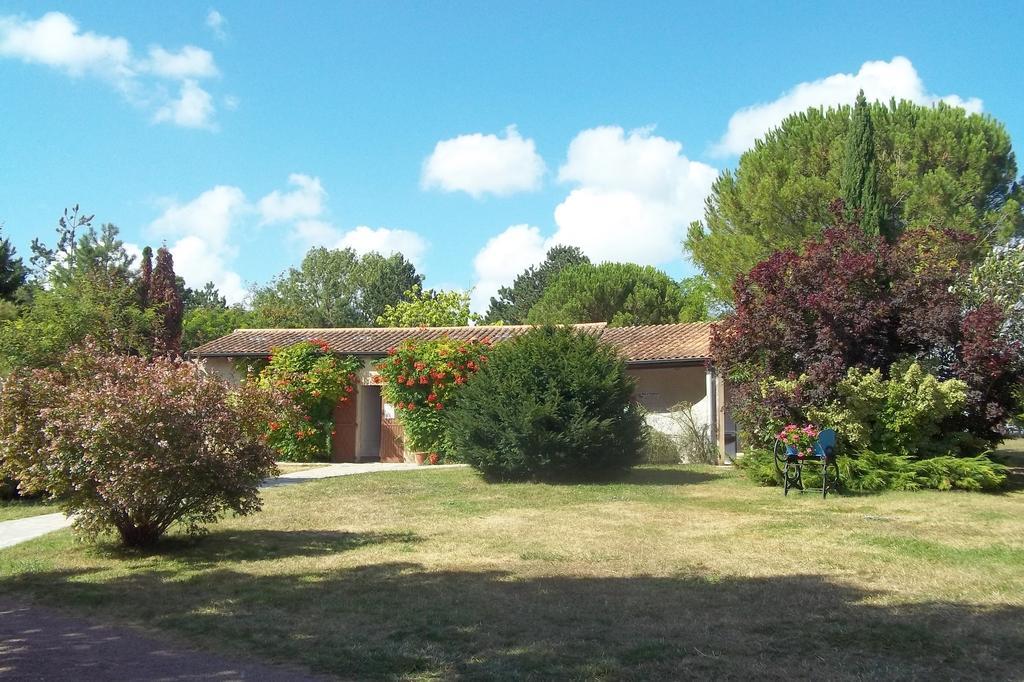 Le Clos Fleuri Hotel Medis Exterior photo