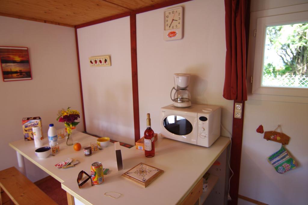 Le Clos Fleuri Hotel Medis Room photo