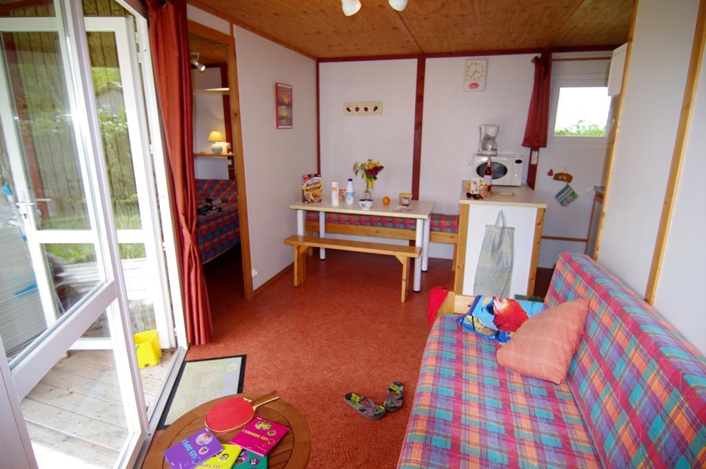 Le Clos Fleuri Hotel Medis Room photo